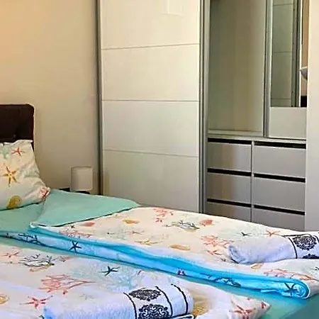 Joy Center Private Parking Hotel