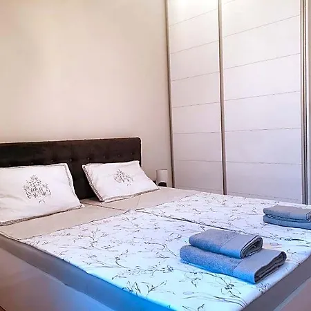 Joy Center Private Parking Hotel 5*